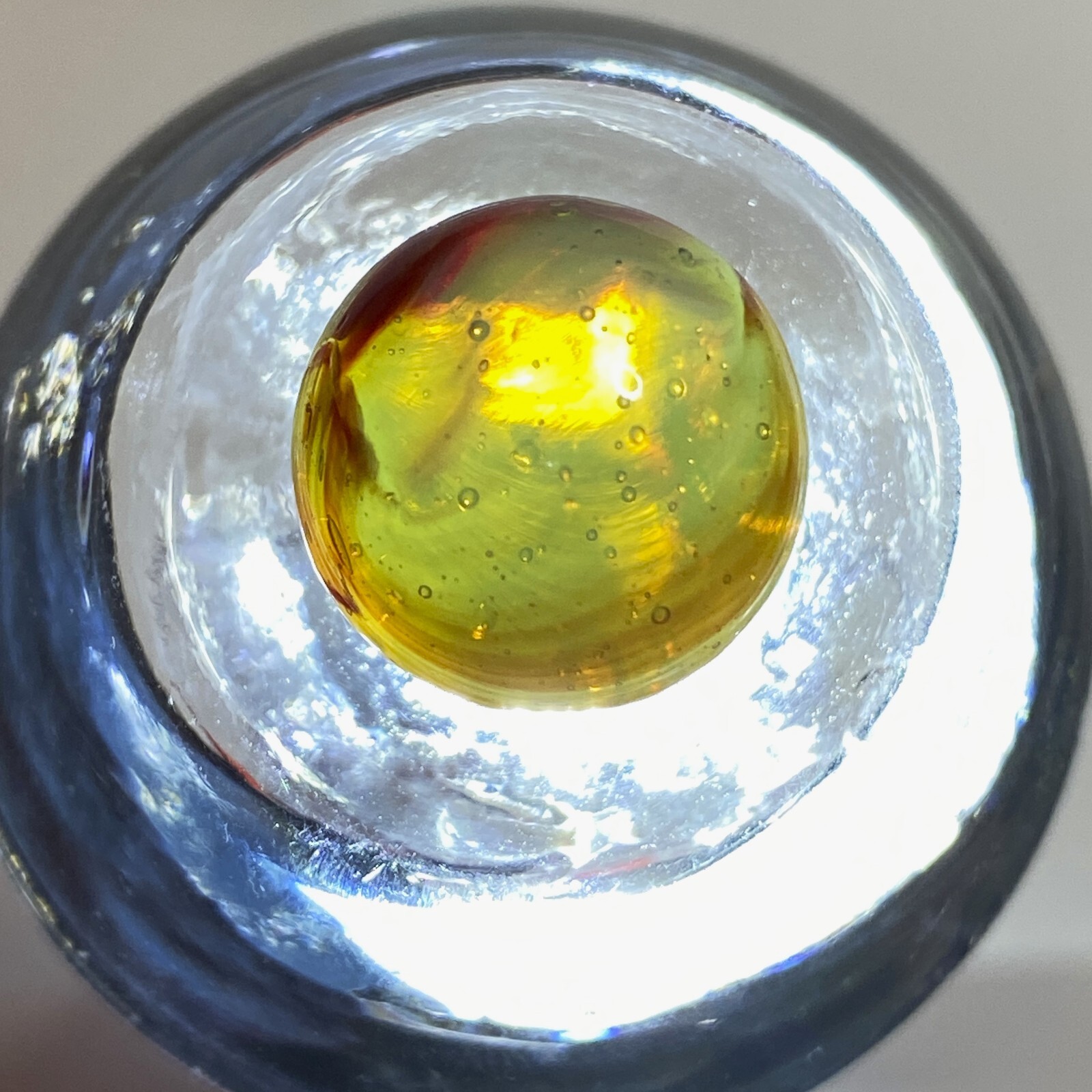 CLEAR BASE TRILIGHT BUTTERMILK VITRO AGATE OXBLOOD .59″ NM + – BLOW-HOLES MF27