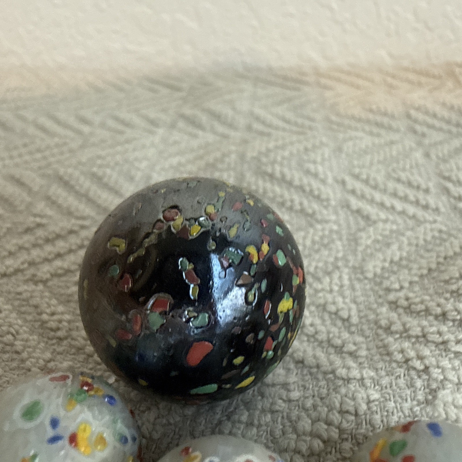9 White, 4 Clear VTG Marbles W Confetti Speckles 5/8, 1 Black Shooter &Cat eyes