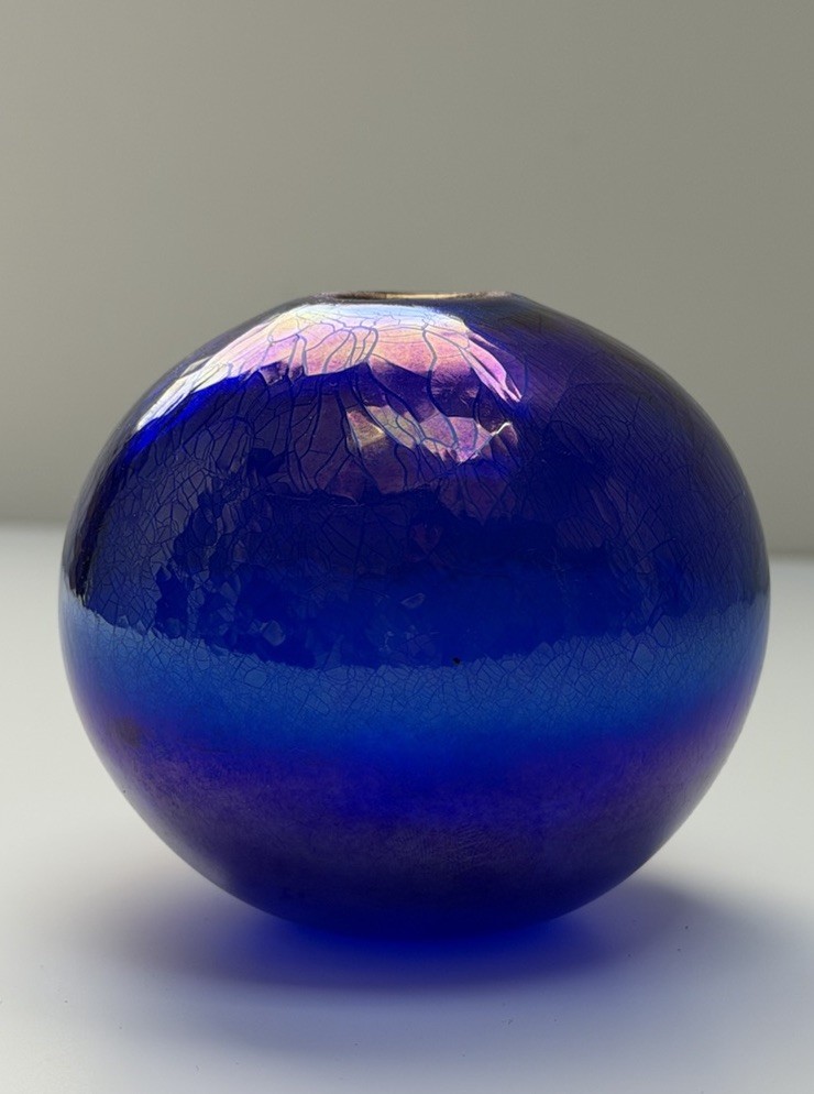 Vintage 1990 Rolf Wald Signed Cobalt Blue Iridescent Art Glass Sphere 3″x3″