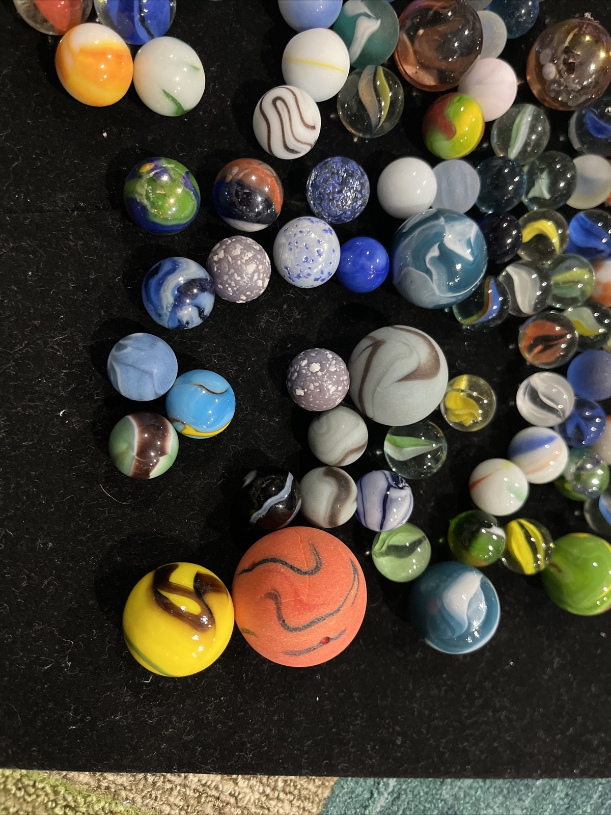 MARBLES: LOT OF OVER 100 MACHINE & VINTAGE MARBLES Bubbles
