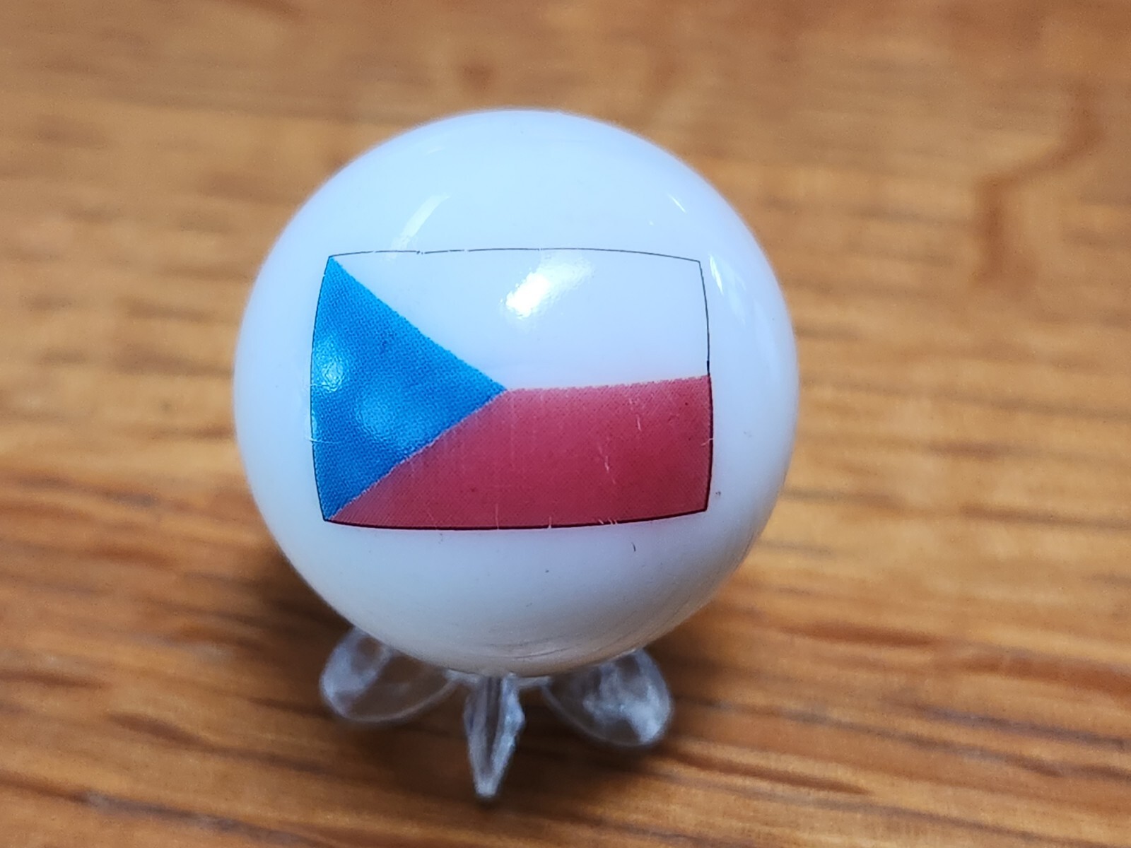 CZECH FLAG WHITE GLASS MARBLE 1″ IN. SHOOTER & STAND WORLD CUP SOCCER OLYMPICS