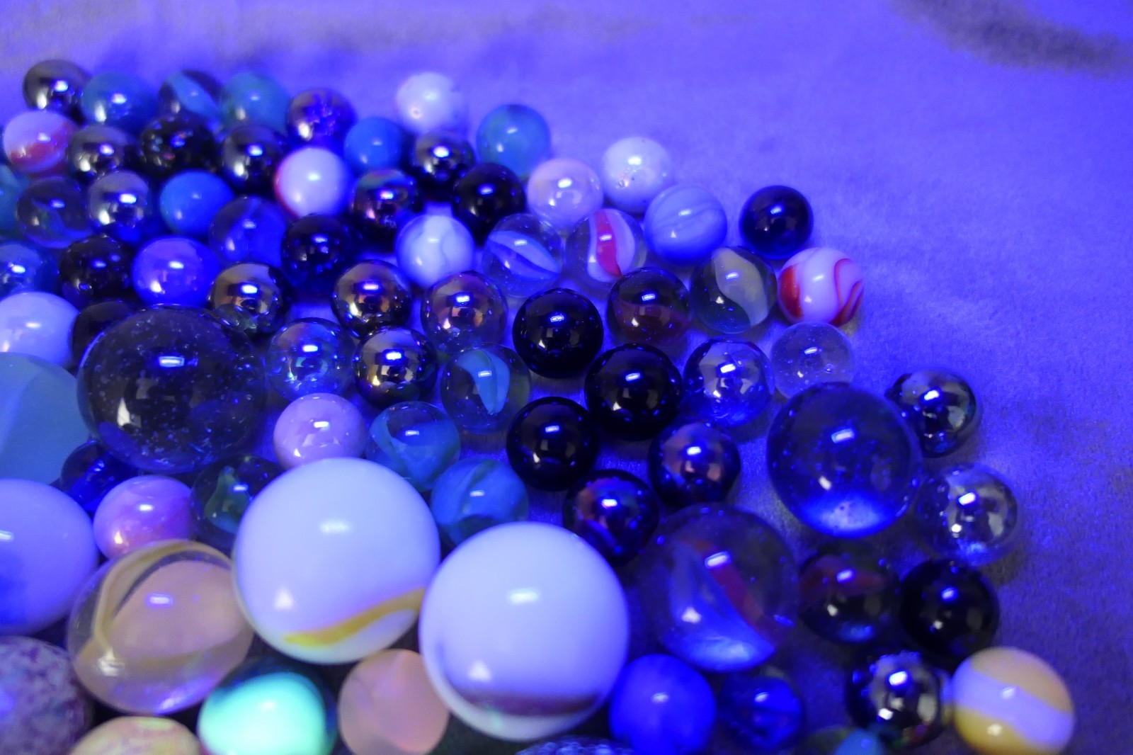 Lg Lot Vtg Marbles – Mixed Clay, Glowing, Cats Eyes, Solids, Shooters, Swirls