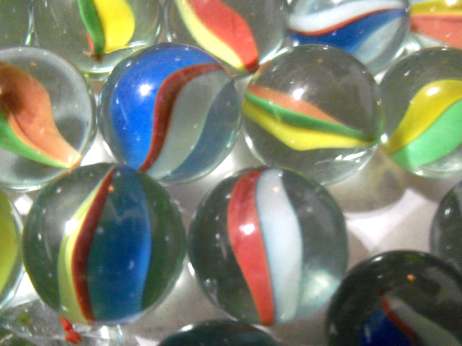 (NEW) Lot of 100 Vintage Colorful (15mm) Marbles And 1 Shooter 7/8″) -Sealed Bag