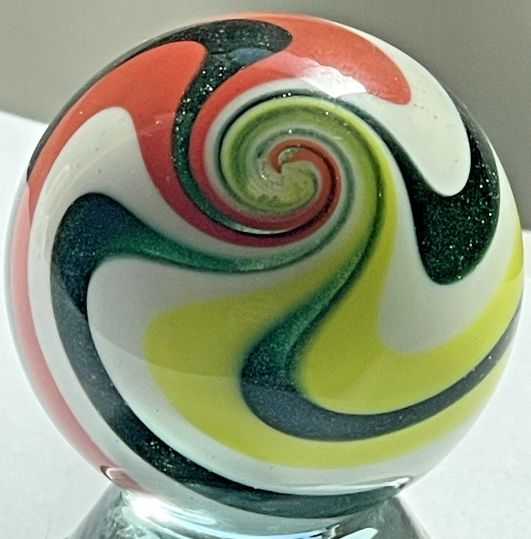 2015 RICK DAVIS MARBLE SIGNED HANDMADE GLASS ART 1.52 RED GREEN YELLOW WHITE