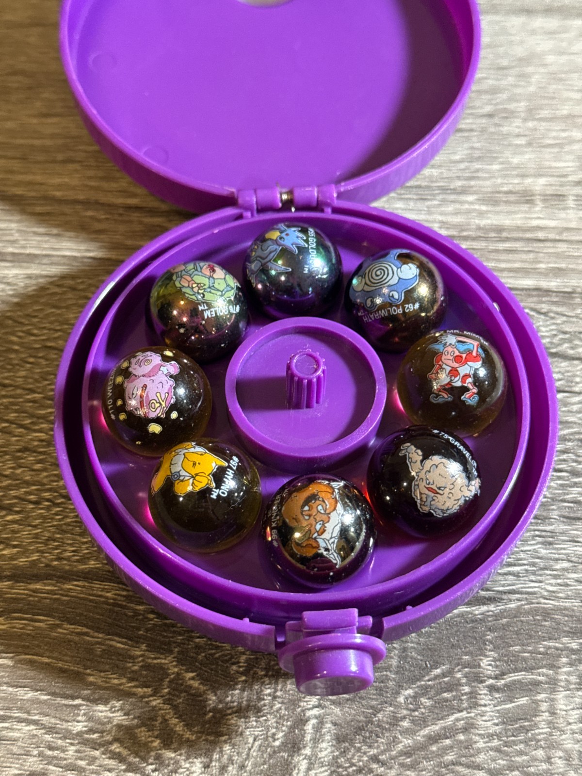 Pokemon Hitmonchan Marble Shooter Case with 8 Marbles 1999 Toy