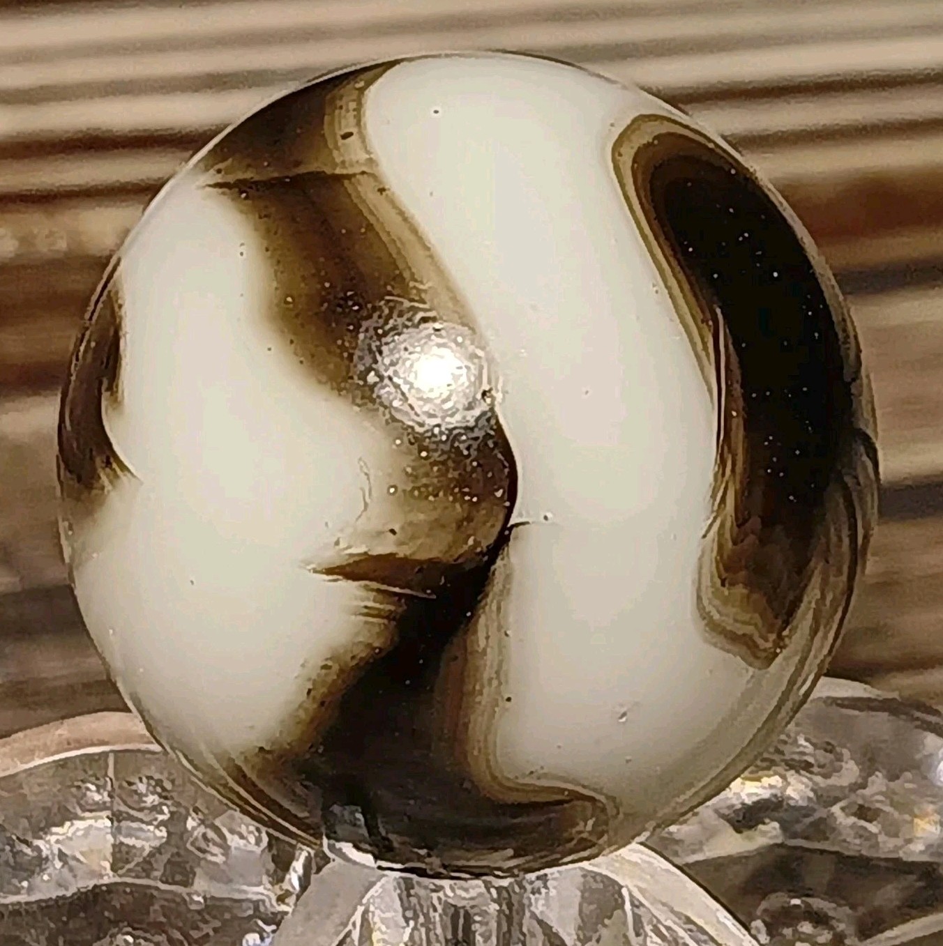 RARE PELTIER NLR ZEBRA MARBLE. W-GREEN AV. .66″ NM(+). UV ACTIVE. HTF