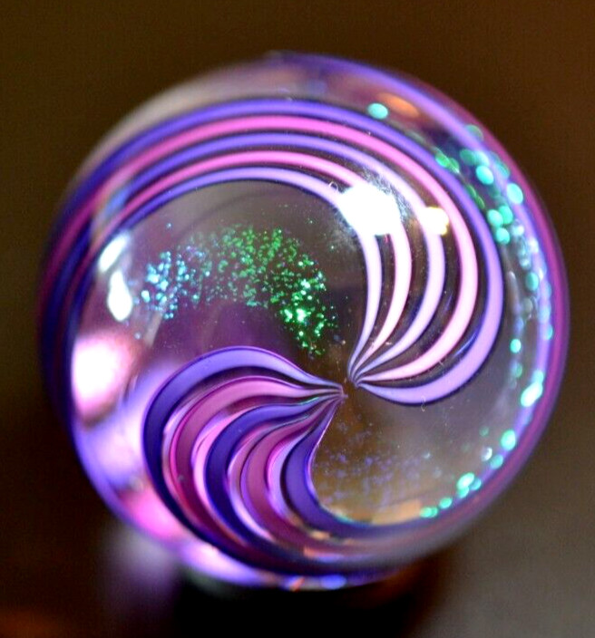 JAMES ALLOWAY GLASS MARBLE/1.270″DICHROIC PURPLE SWIRL #3349-BOYSENBERRY,LAVENDR