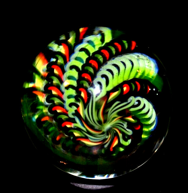 JOSHUA JUSTICE GLASS MARBLE/1.496″-BLACKLIGHT 10 CANE TWIST-2 BL RIBBON SETS