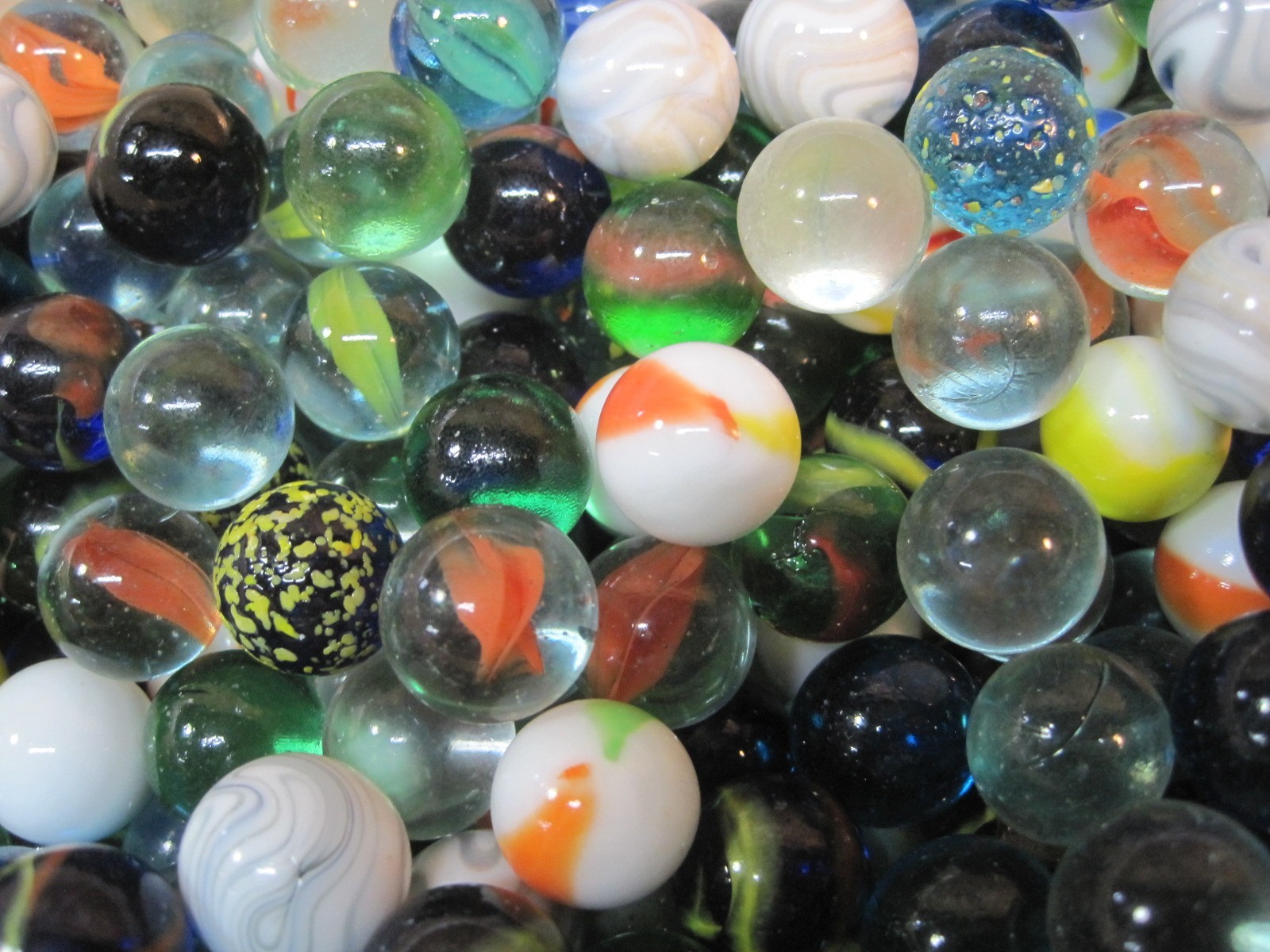 One Gallon Glass Jar Full of 5/8″ & 1″ Glass Marbles B8723