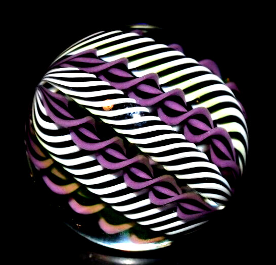 JOSHUA JUSTICE GLASS MARBLE/1.038″10 CANE BLACKLIGHT-NEON GREEN UNDER BLACKLIGHT