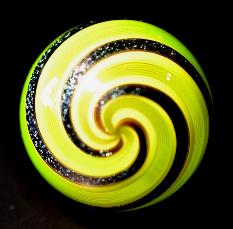 HOT HOUSE GLASS MARBLE/1.815″-LIME BANDED FINE LINER #66-GRASS GREEN DICHROIC