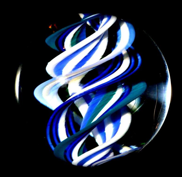 JOSHUA JUSTICE GLASS MARBLE/1.347″-ROYAL,TURQ. & WHITE BLACKLIGHT CORKSCREW-NEON
