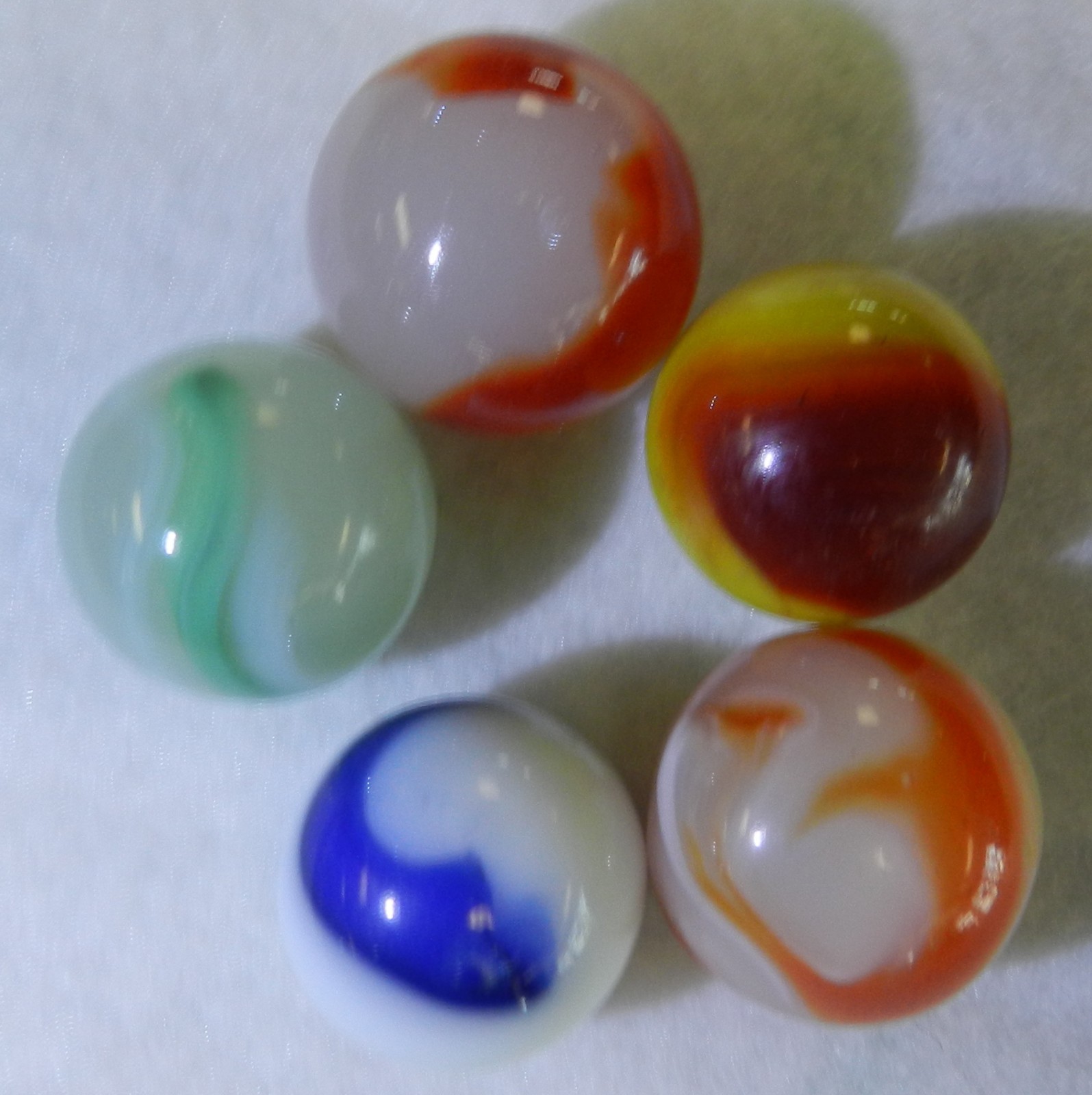 #20473m Rough Group of 5 Shooter Sized Akro Agate Corkscrew Marbles .87 to 1 In