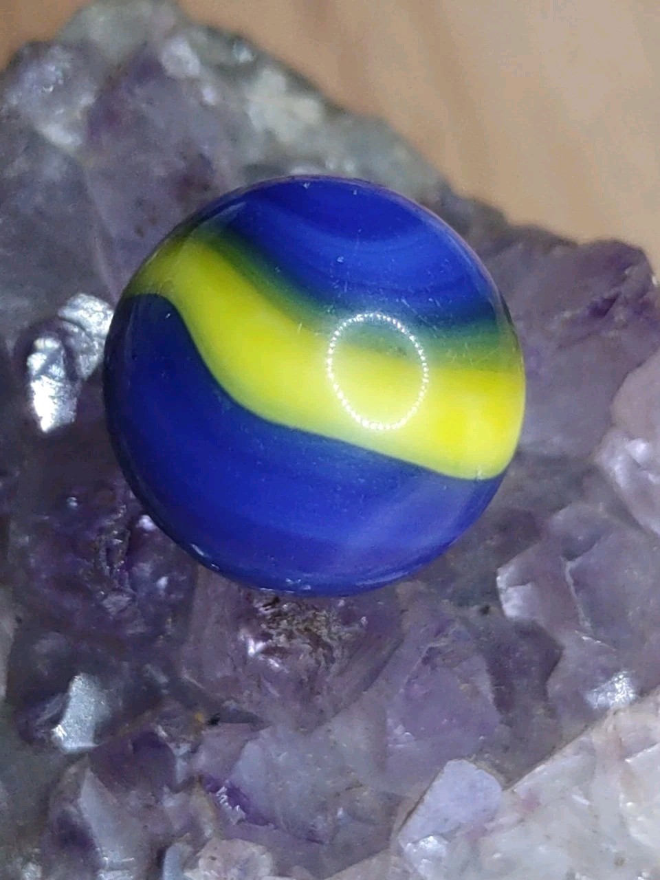 Dark Blue & Yellow Akro TwoColor Prize Corkscrew Swirl Vintage Marble .62-63″ VG