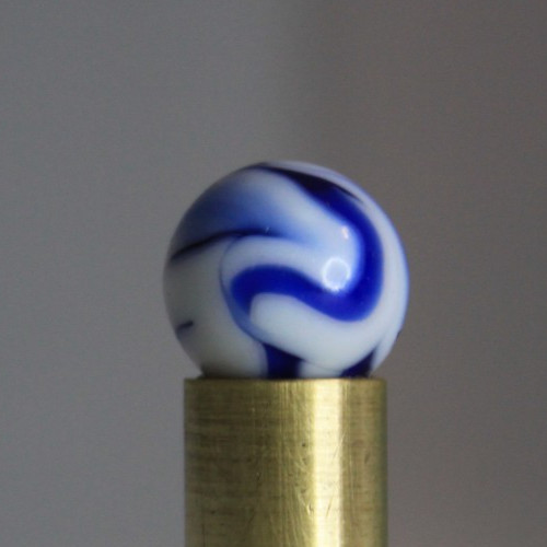 PELTIER GLASS MARBLE BLUE RACER SNAKE OPAQUE WHITE 5/8″ VINTAGE FLAME SPIRAL TOY