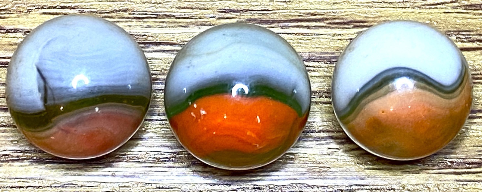 LOT OF 3 VITRO TIGERS EYE .VARY” 8B/125