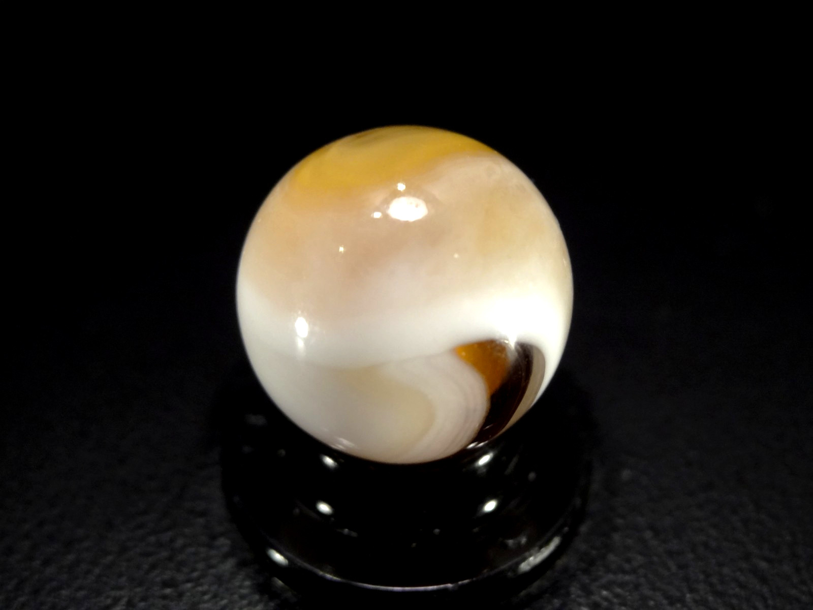 Christensen Agate AMBER-YELLOW PRISTINE WET MINT (personal collection)