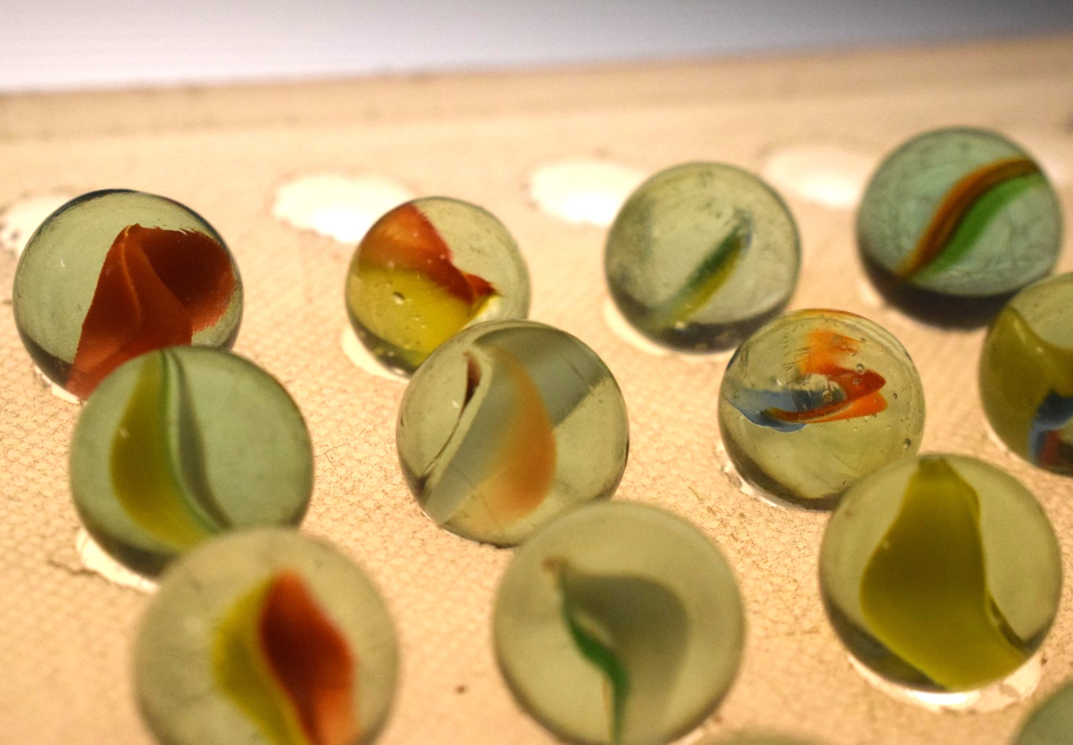 JAPAN CLEAR GREEN MARBLES CATS EYE BANANA 21PC LOT 1960s VINTAGE RED BLUE YELLOW