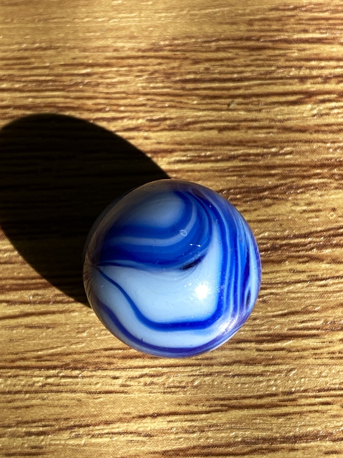 STUNNING ALLEY AGATE CALLIGRAPHY COBALT BLUE SWIRL SOLID BASE .63″ NM+/- MDD171