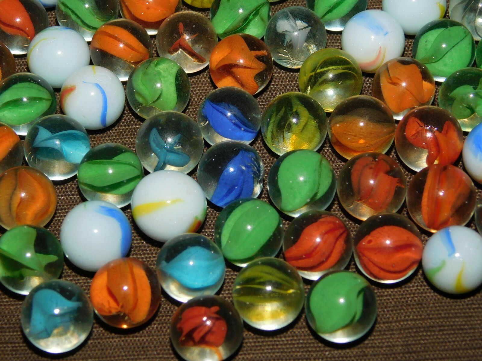 VINTAGE TOY 105 OLD MARBLES LOT