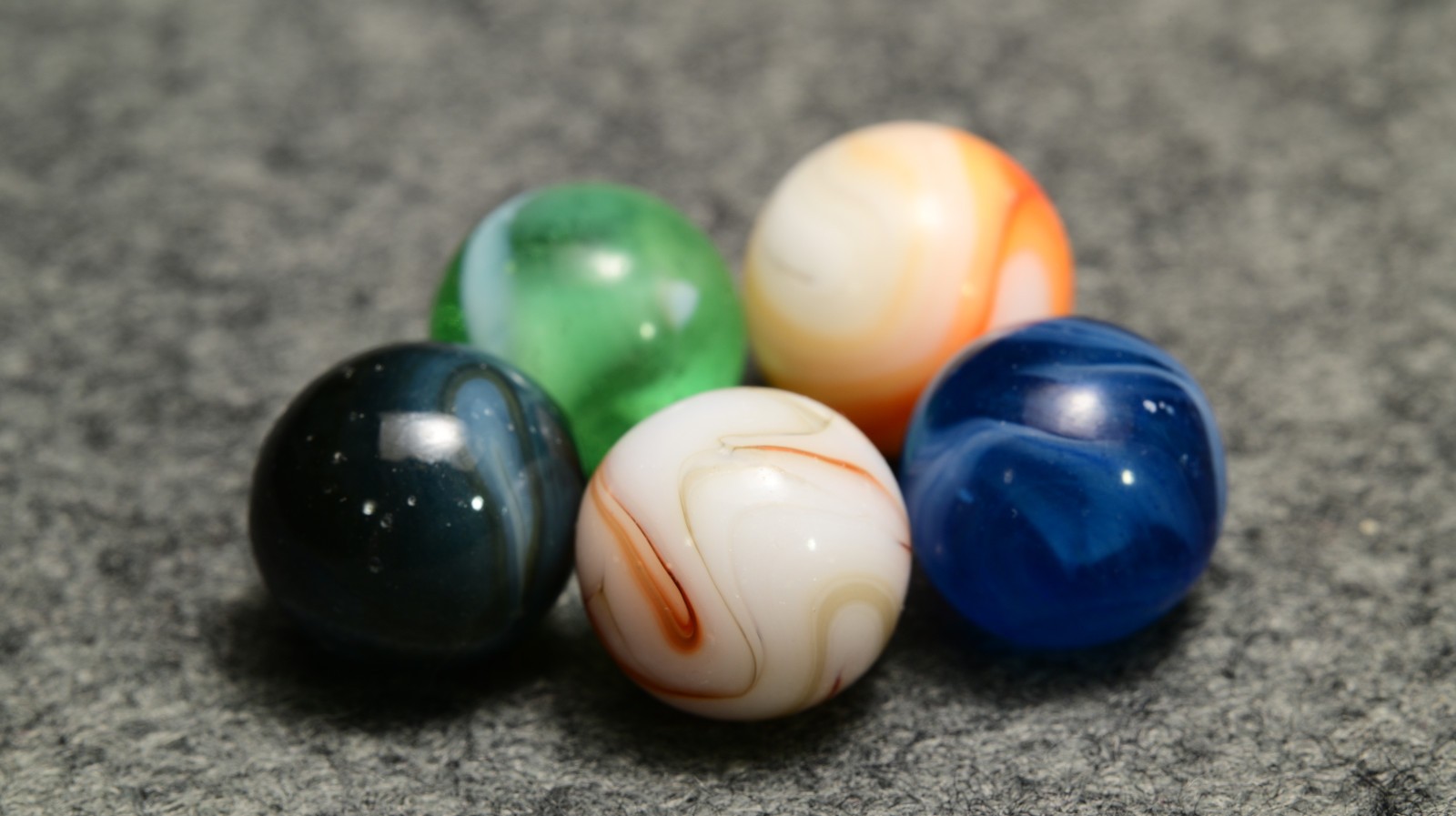 5 Vintage American WV Swirl Marbles, Mixed Sizes & Makers, Funky Colour Styles
