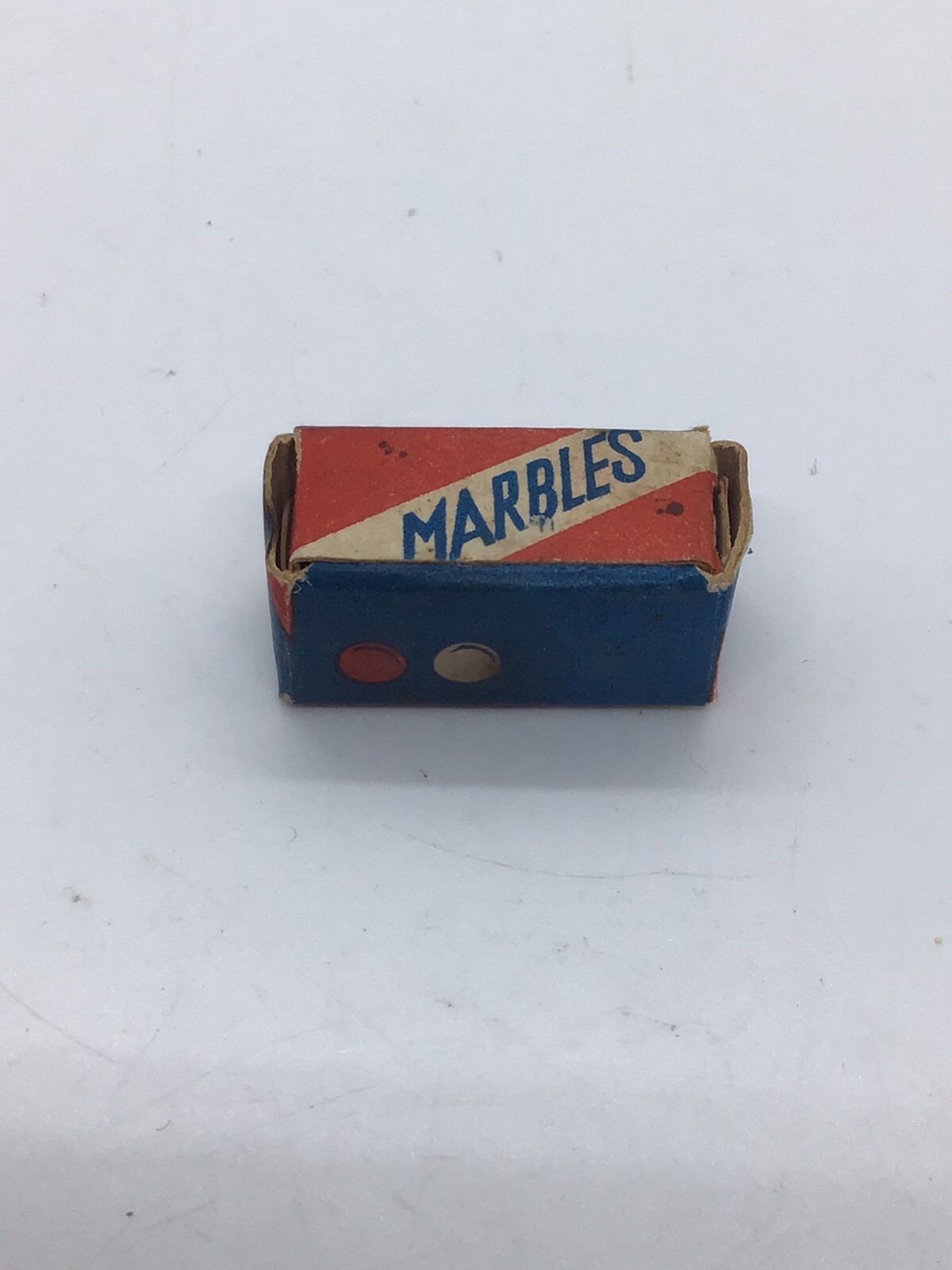 Vintage marble box with 2 marbles. 1”X 1/2” in good condition. Made in Japan.