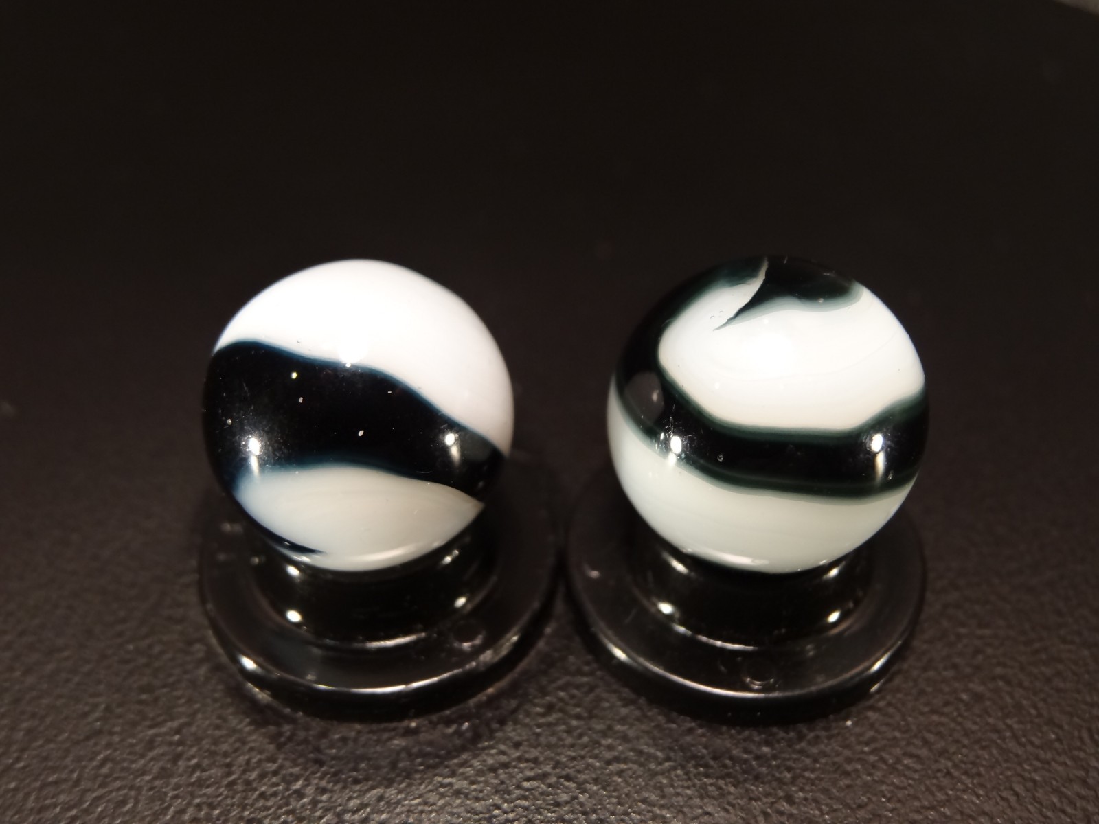 AKRO AGATE 2 Same Run BLACK TIE w/EYELASHES Rare LH and RH Corks