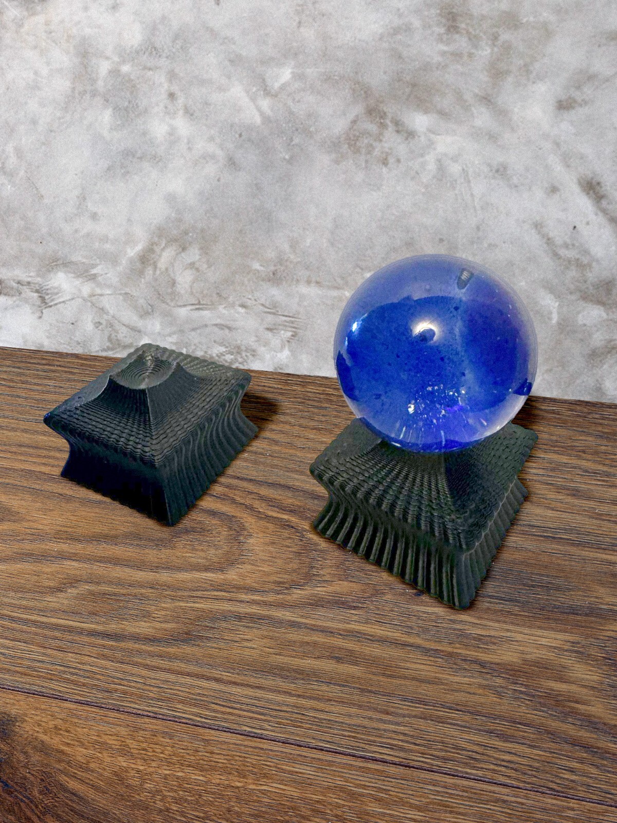 Smooth Lined Marble Stand for 1/2″ to 2.5″ Glass Marbles Art