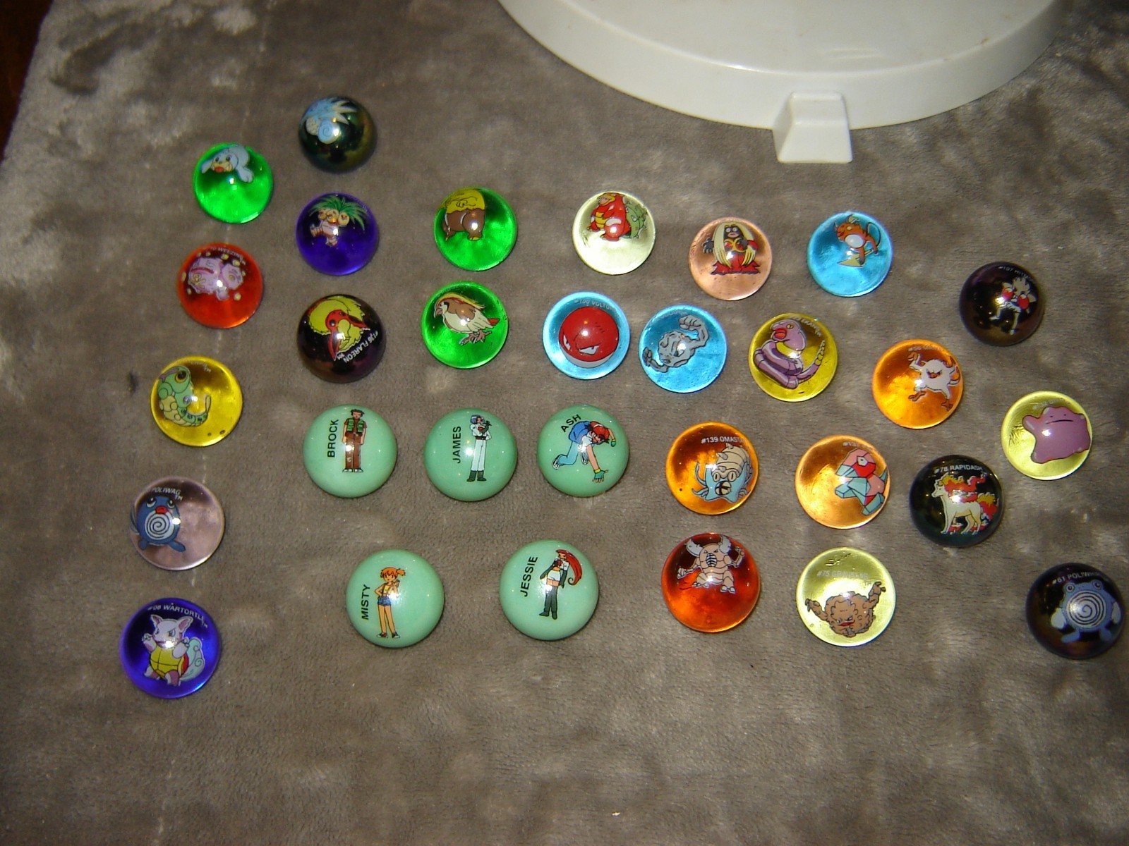 1999 Pokemon Pokeball Carrying Case w/Trainer Set 30 Marbles Total Ex Condition