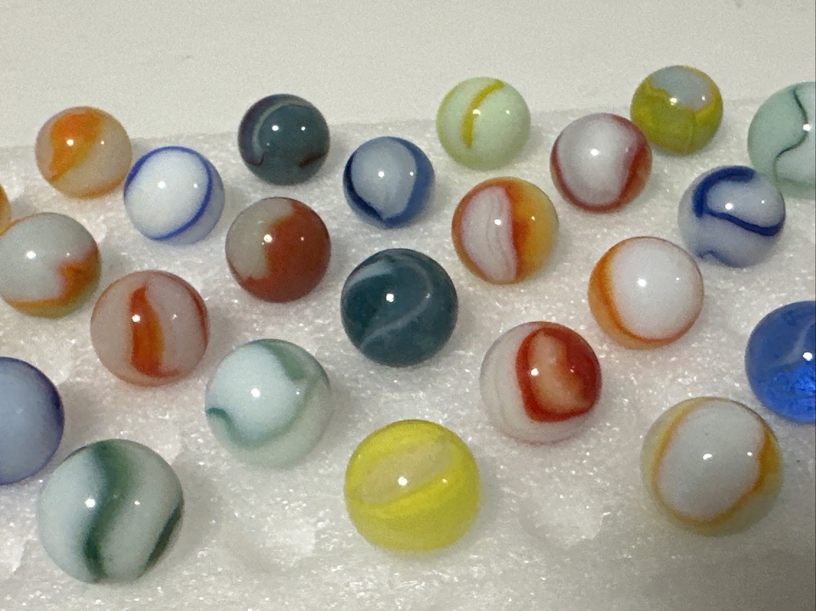 420 Lot Of 30 Vintage Peltier Rainbo Marbles!