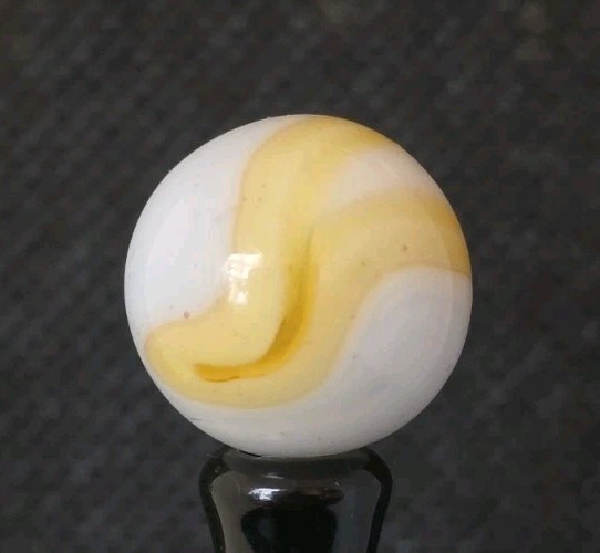 VINTAGE CAIRO NOVELTY YELLOW & WHITE SWIRL MARBLE 0.61″ MINT-