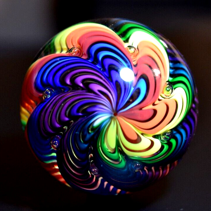 JAMES ALLOWAY GLASS MARBLE/2.711″ORB-RAELYNBOW #58-FAST WORLDWIDE SHIPPING
