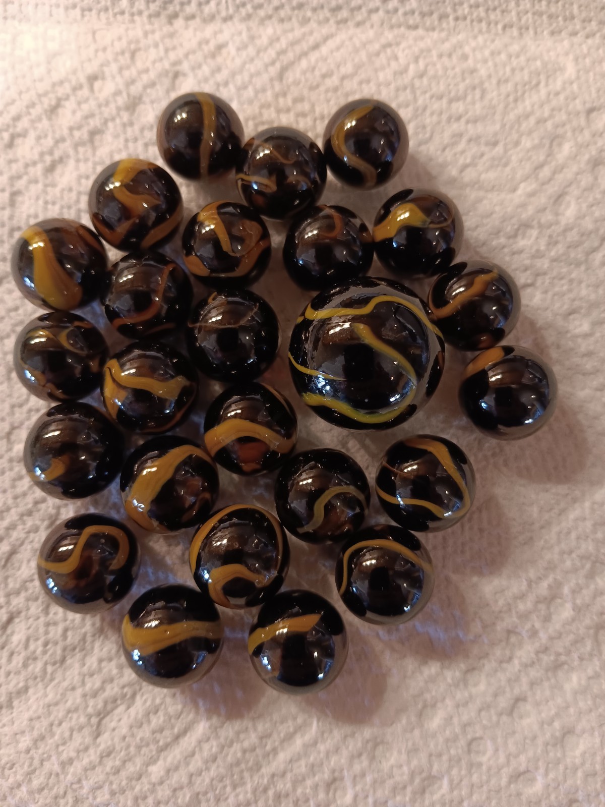Poison Dart Black Yellow Machine Made Toy Marbles Set, 0.61-0.98 Inch, Ages 8+