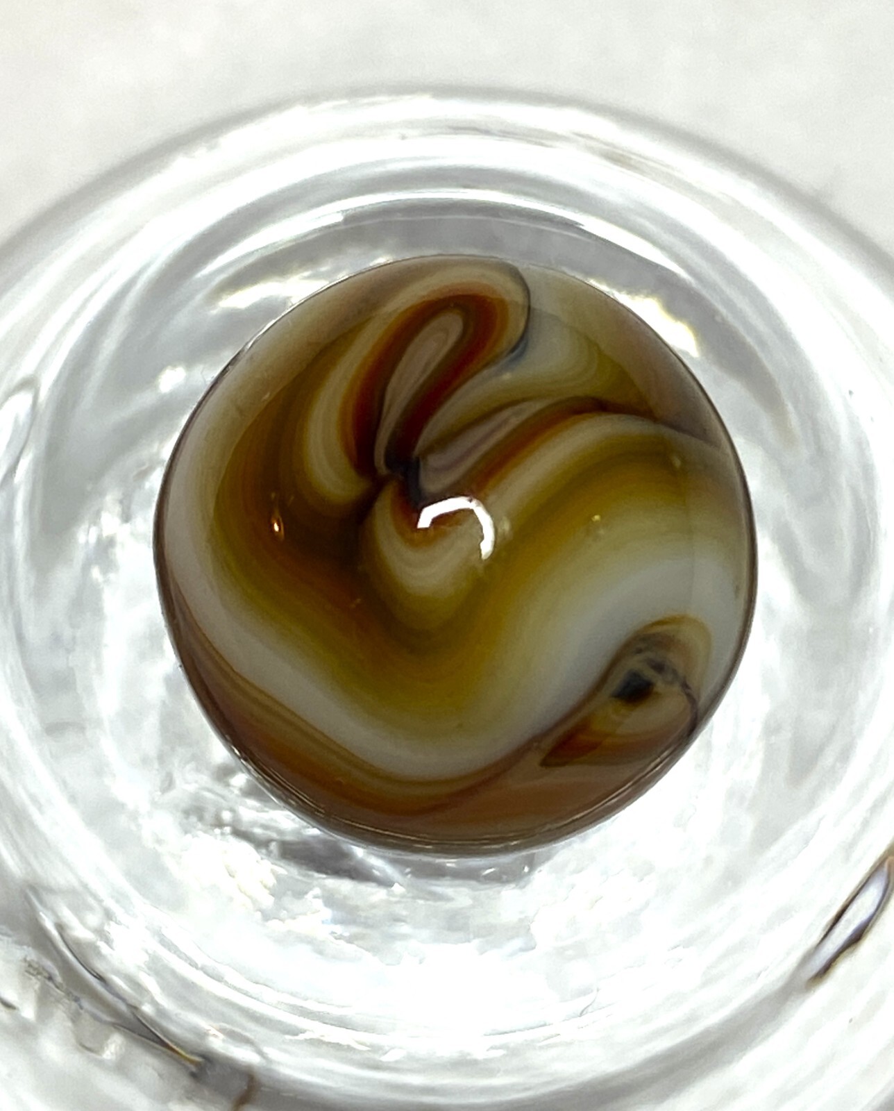 OLDER CHAMPION AGATE OPAQUE BASE WHITE BASE SWIRL NM+/- .60″ M256