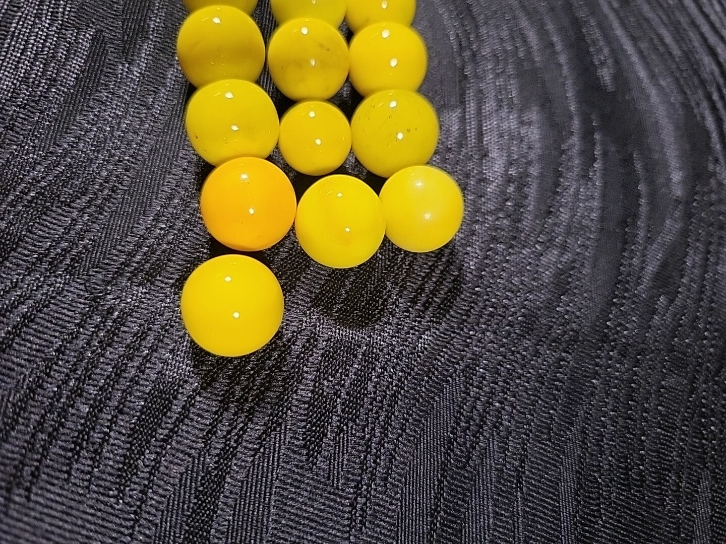 Vintage 1940s Electric Yellow Opaque Marbles Pre-owned Lot Of 13 C-1