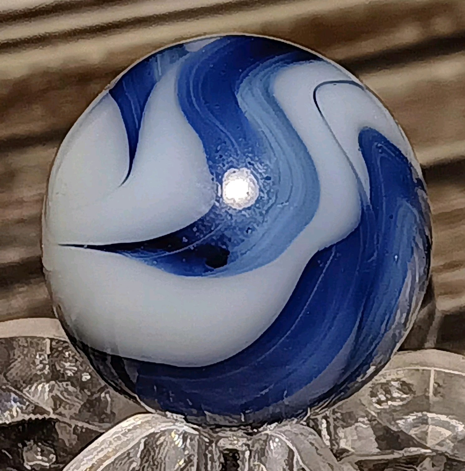 Stunning Ravenswood Swirl Marble. .56″ NM(+) UV Active. Glows Very Hot. HTF Type
