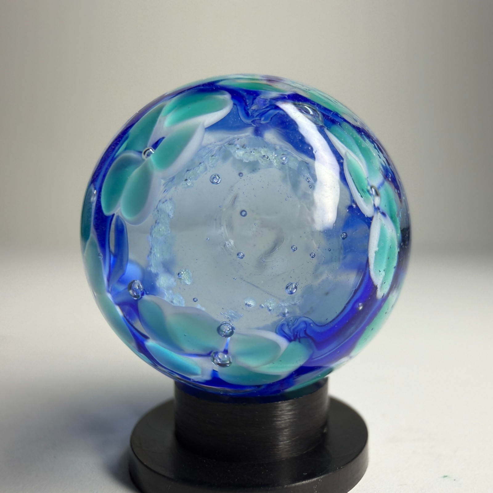 22mm ASTER Blue Flower GLOW IN THE DARK Handmade Glass Marble 7/8 SHOOTER +Stand