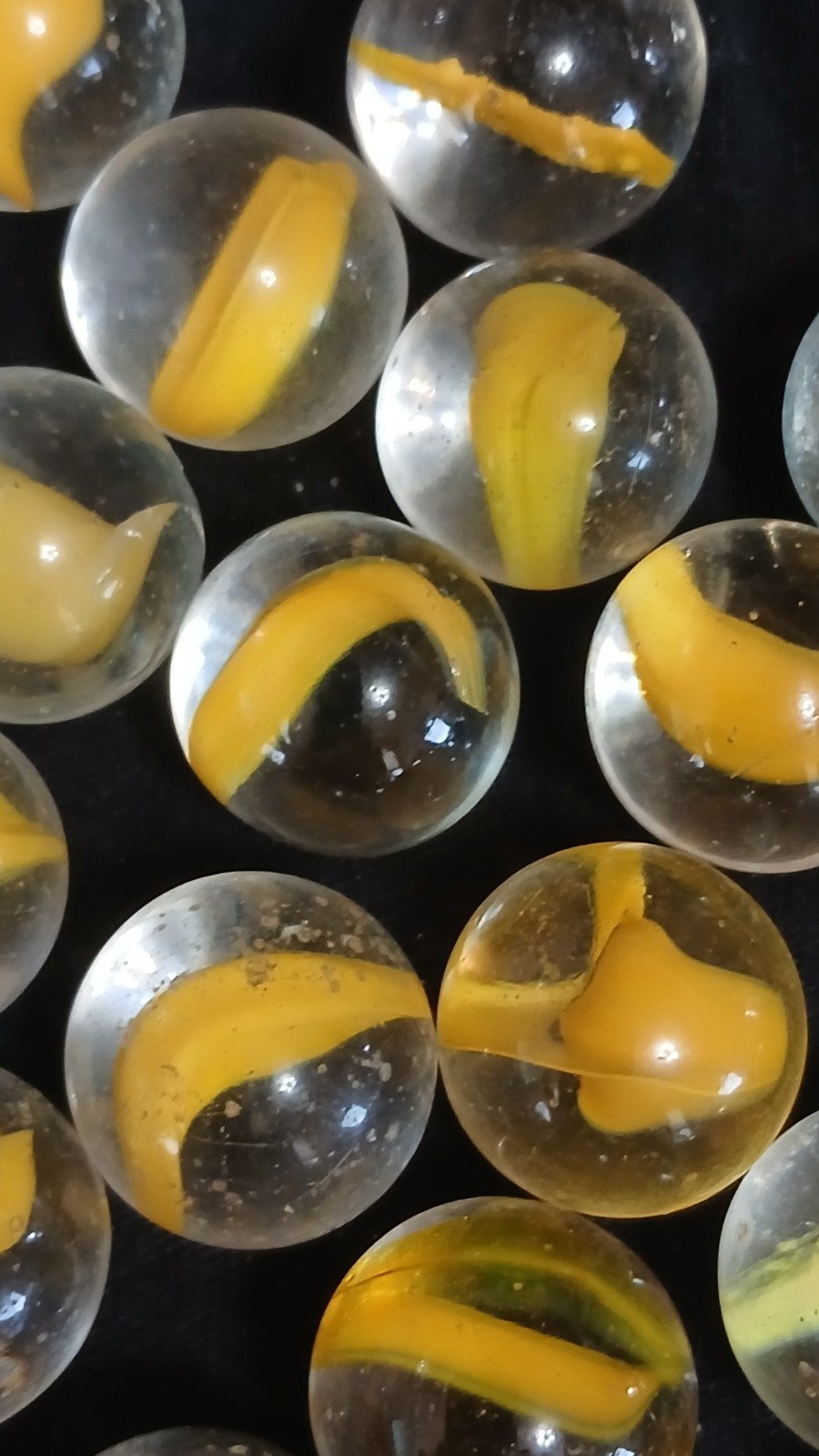 Lot of 25 Banana Cat’s Eye Peltier Marbles with Shooter