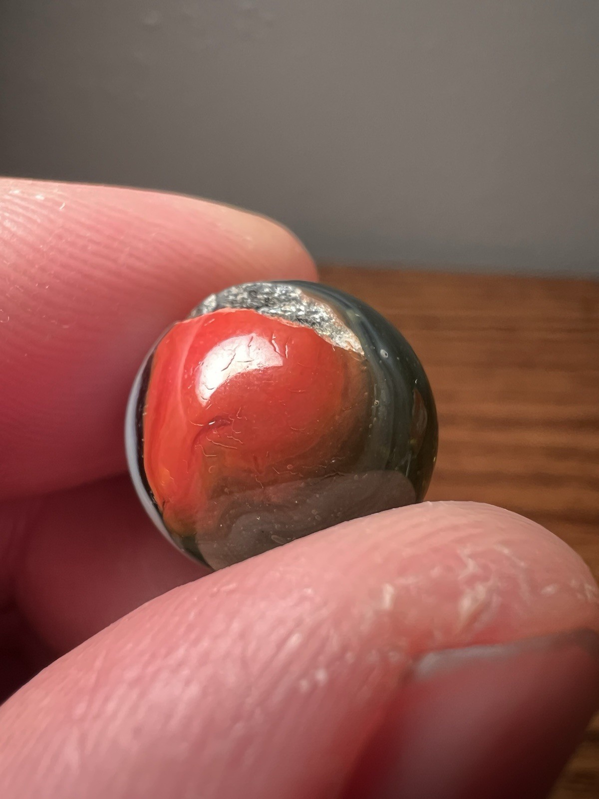 Vintage Peltier National Line Rainbo Marble – Red, White & Black – DAMAGED