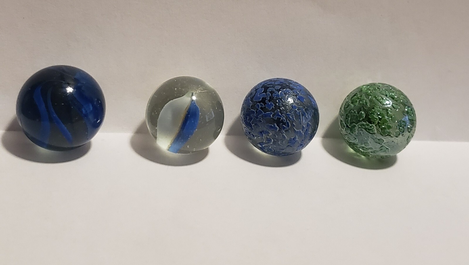 BLUE CONFETTI. GREEN SPECKLED, CATS EYE & BLUE SWIRL LARGE SHOOTER GLASS MARBLES