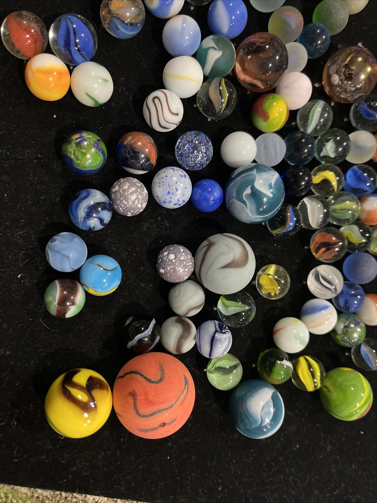 MARBLES: LOT OF OVER 100 MACHINE & VINTAGE MARBLES Bubbles