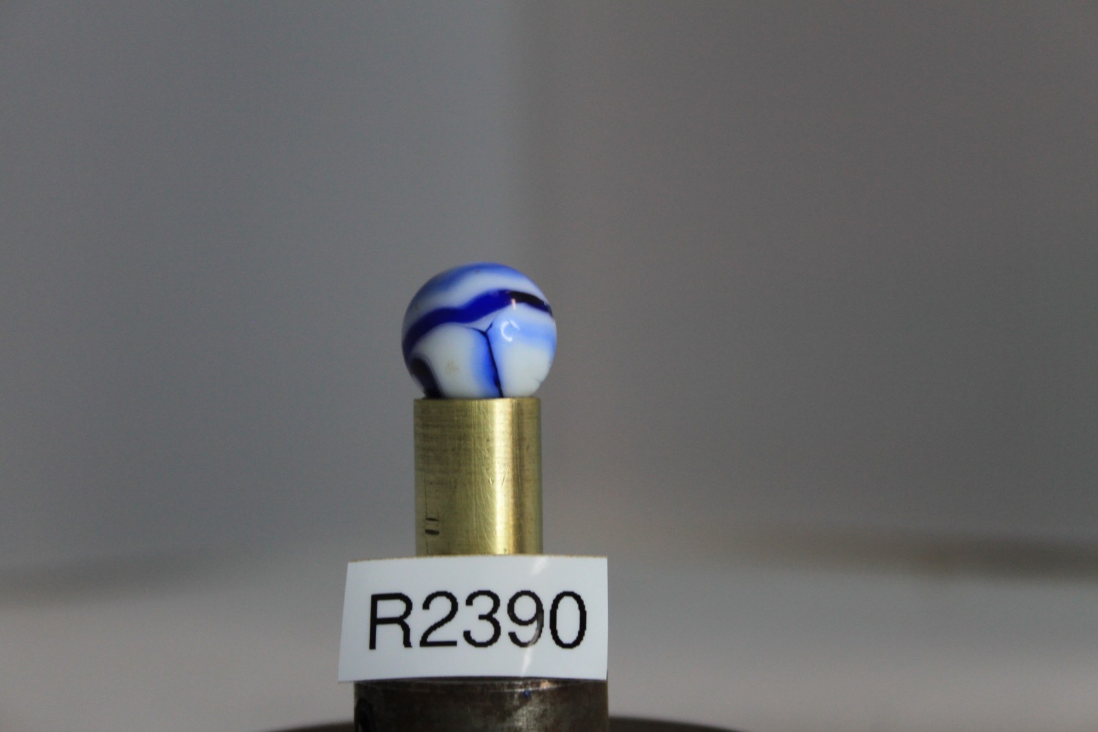 PELTIER GLASS MARBLE BLUE RACER SNAKE OPAQUE WHITE 5/8″ VINTAGE FLAME SPIRAL TOY