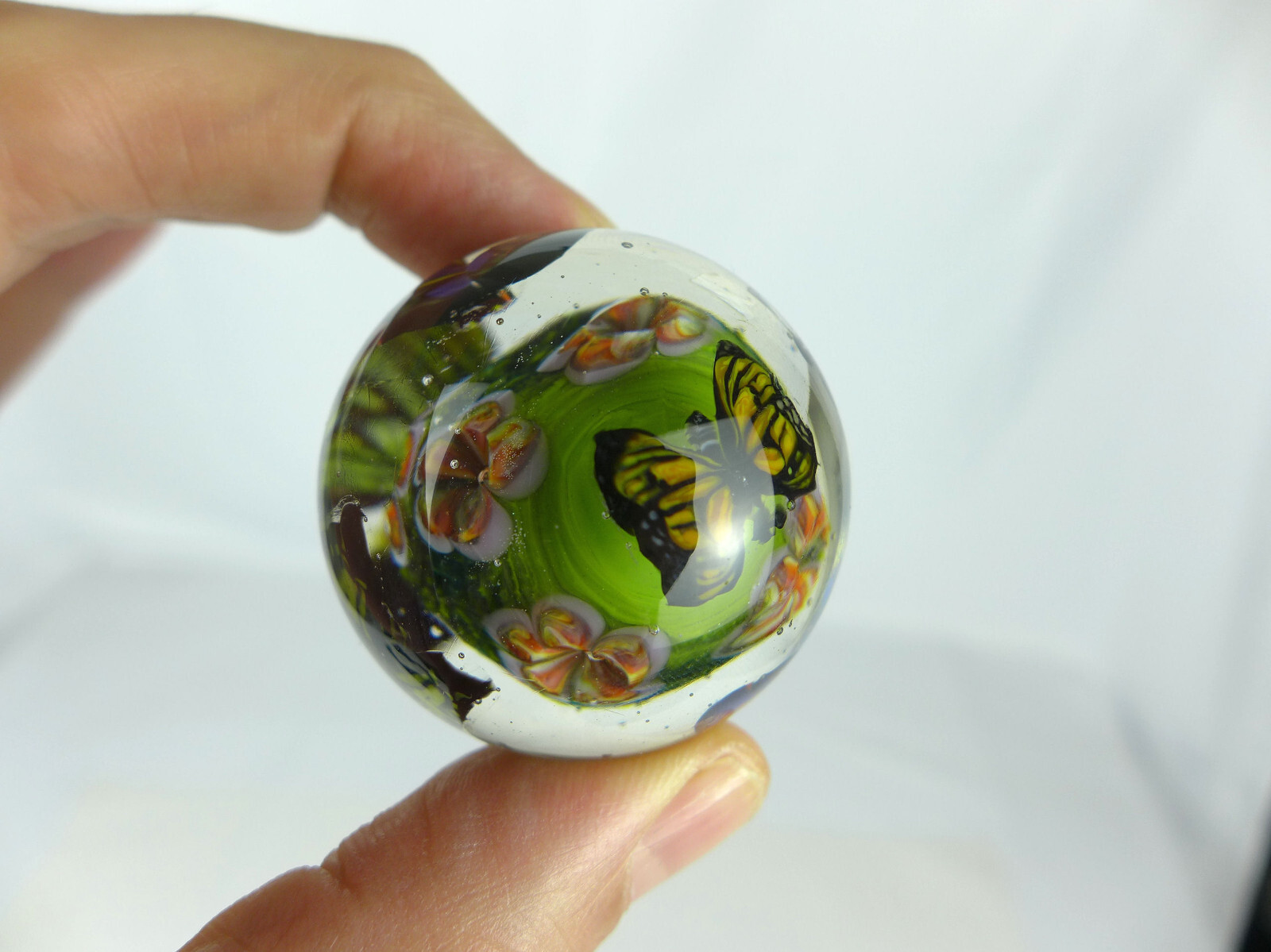 Greg Chase Buttefly Flower Art Glass Marble 2008 1.76″