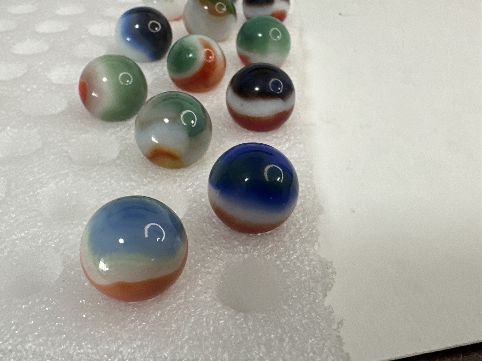 061 Lot Of 14 Exotic Vitro Agate All Reds!