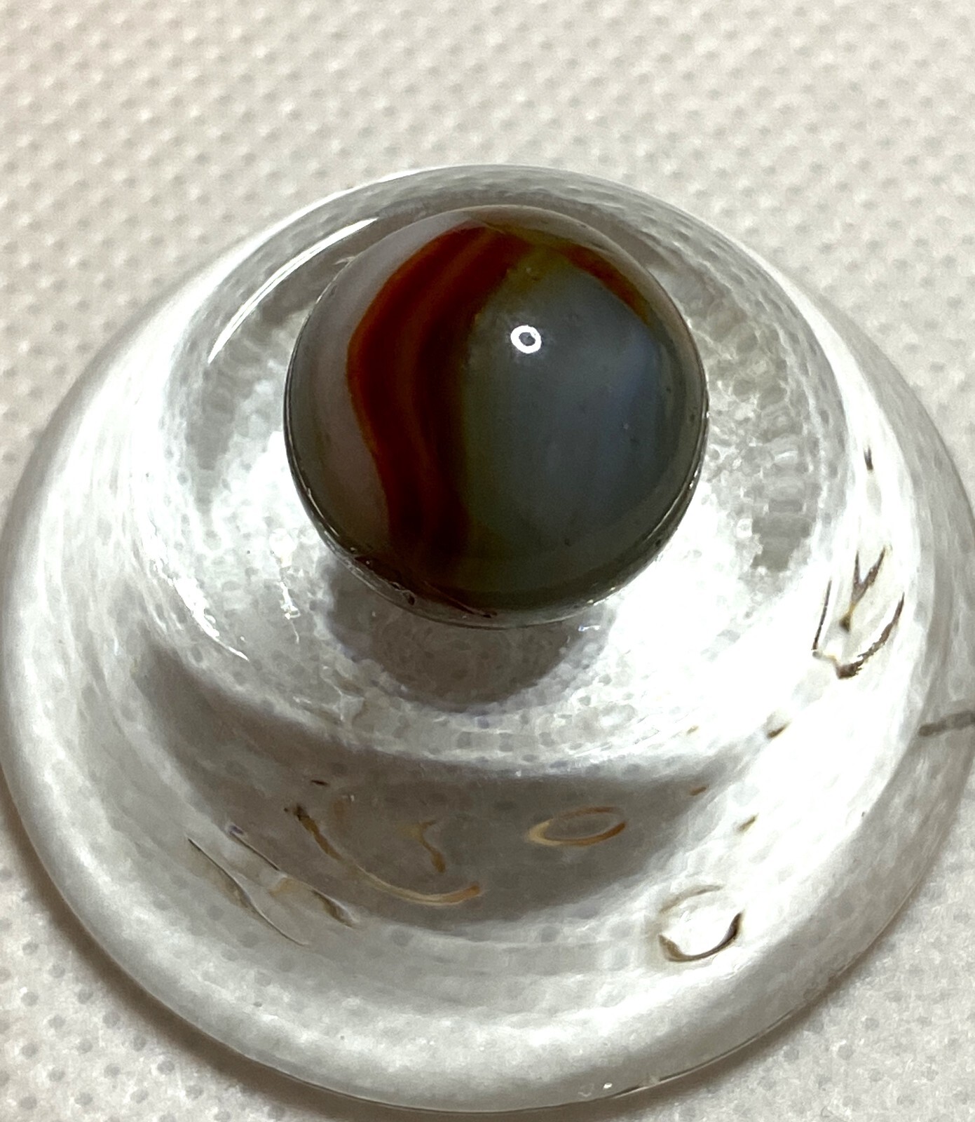 CLEAR BASE TRILIGHT BUTTERMILK VITRO AGATE OXBLOOD .59″ NM + – BLOW-HOLES MF27
