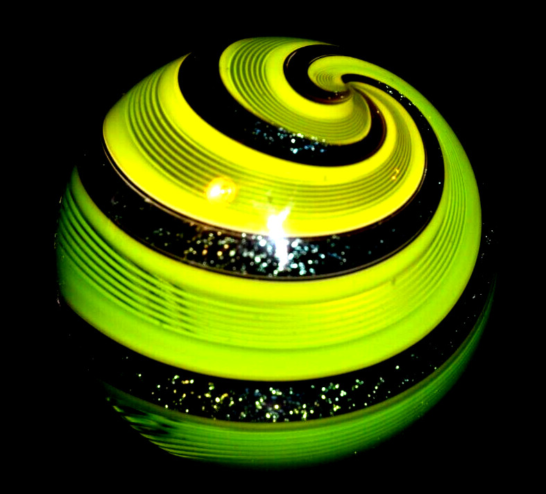HOT HOUSE GLASS MARBLE/1.815″-LIME BANDED FINE LINER #66-GRASS GREEN DICHROIC