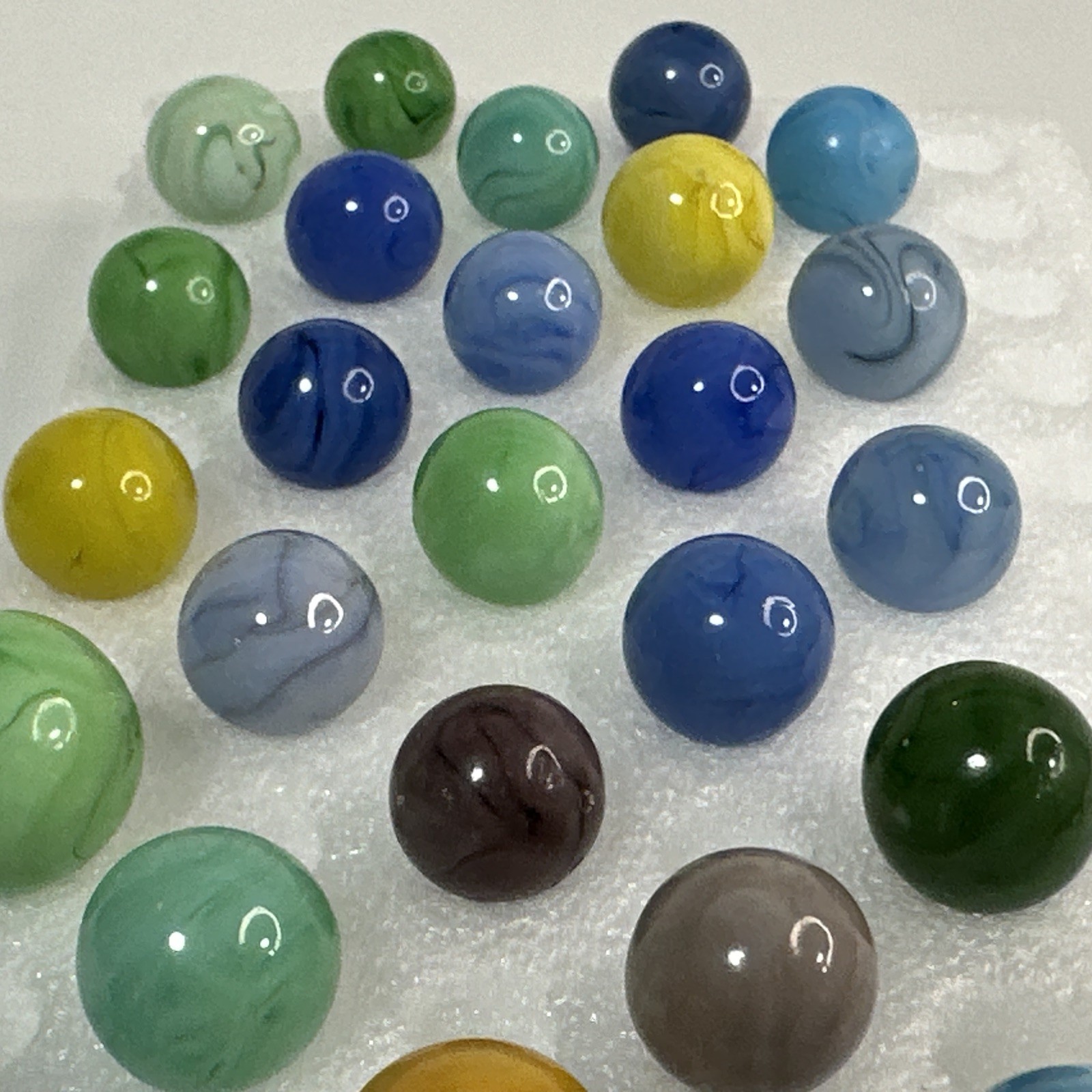 044 Lot Of 25 Champion Swirl Marbles! Beautiful Spread
