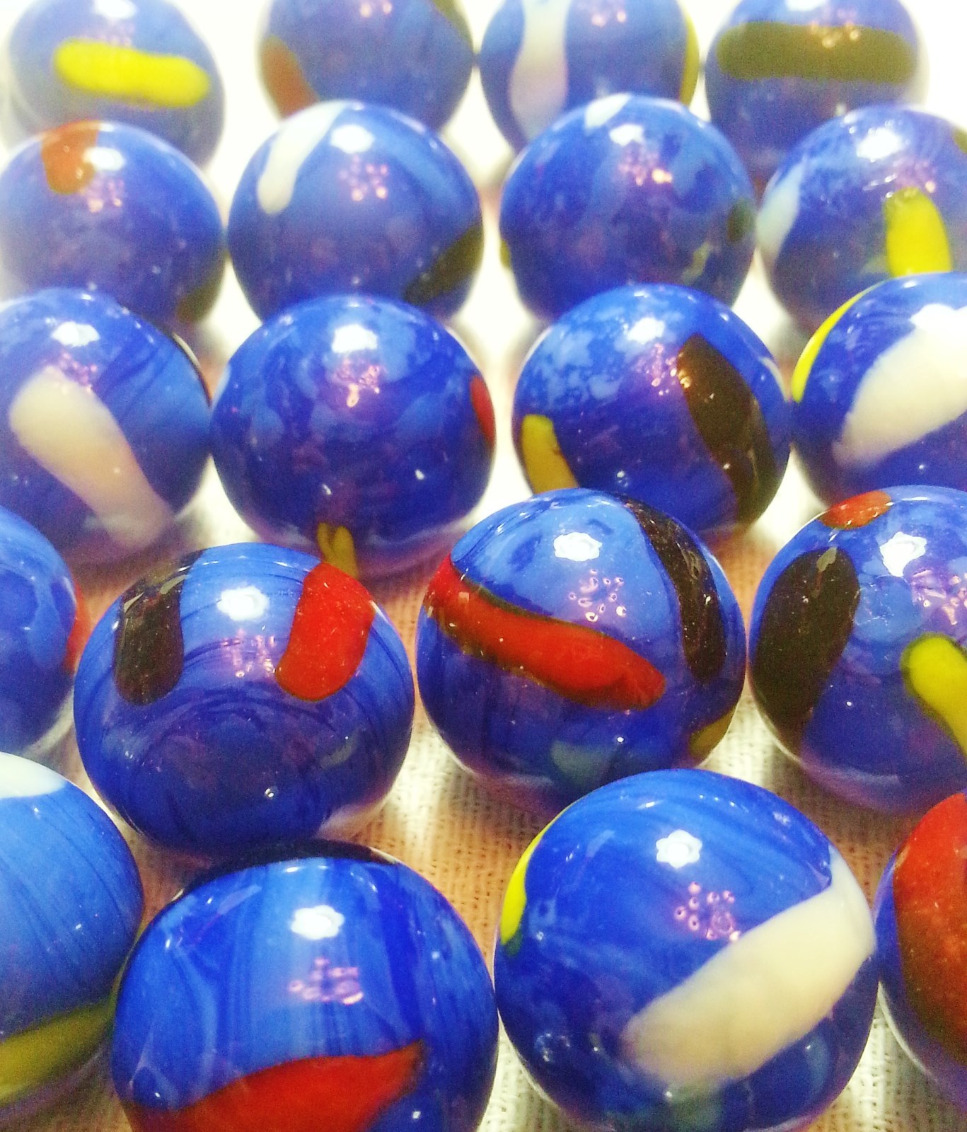 HANDMADE GLASS MARBLE “JEWEL BEATLE” 18mm SHOOTER