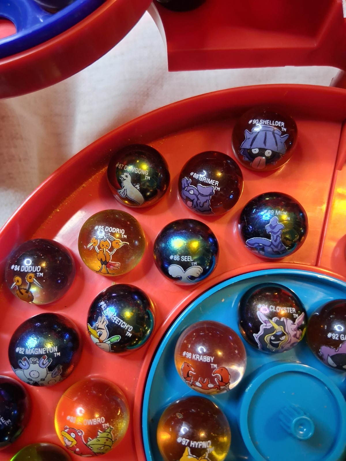 Pokémon Vintage 1999 Glass Character Marbles Set Of 125 w/ Poké Ball Carry Case