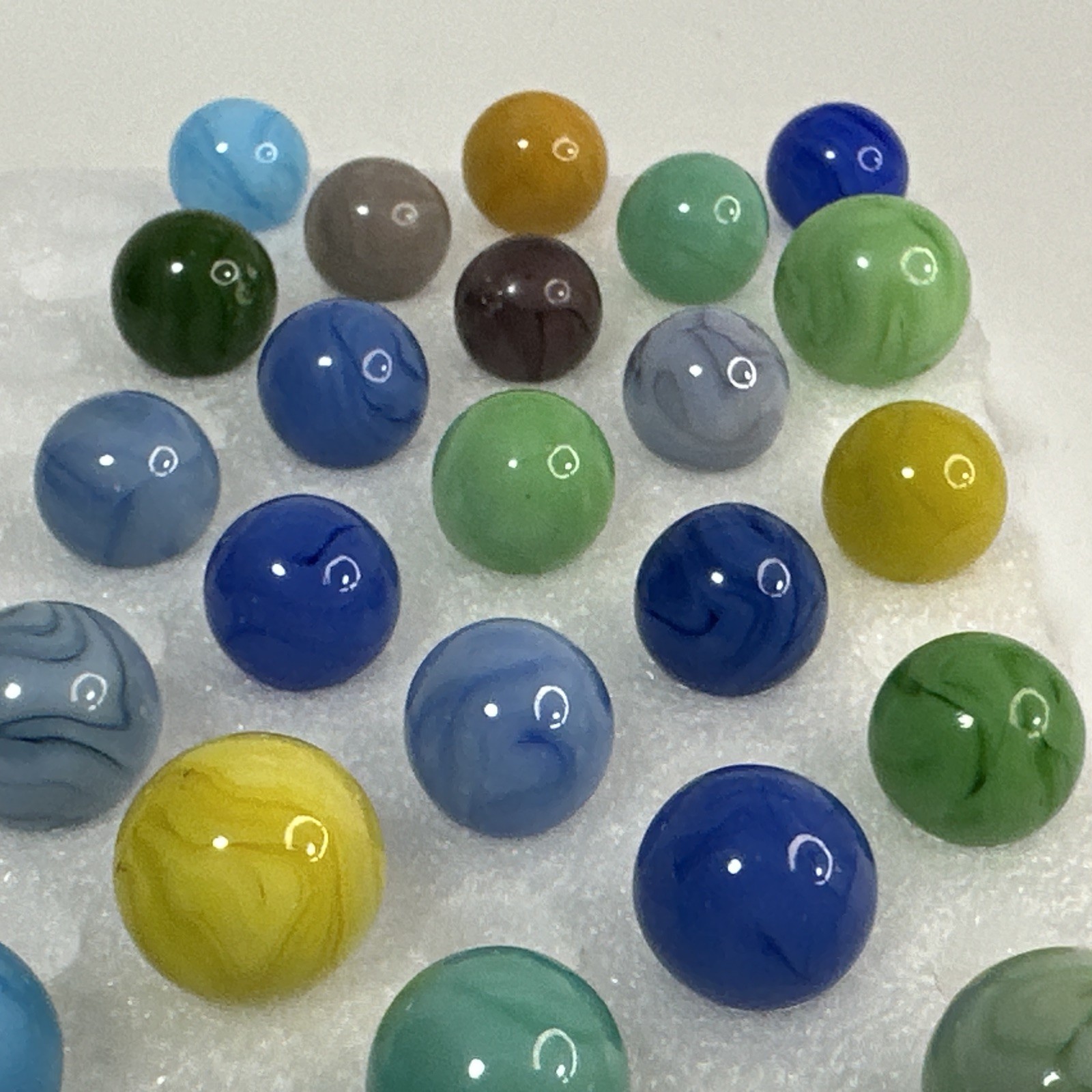 044 Lot Of 25 Champion Swirl Marbles! Beautiful Spread